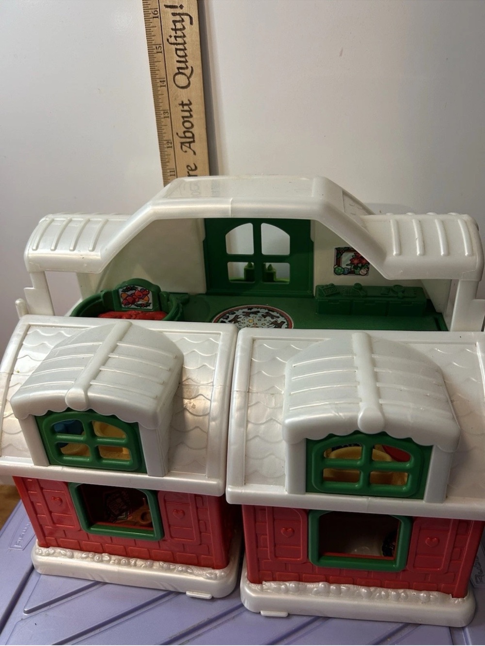 READ Important Fisher-Price little people vintage Santa Claus Christmas cottage - Picture 2 of 14